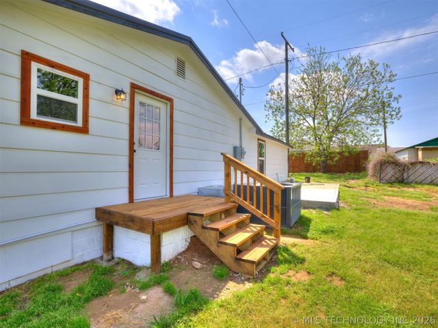 513 N J Street, Eufaula, OK 74432