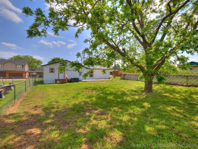 513 N J Street, Eufaula, OK 74432