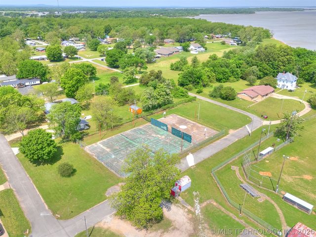 513 N J Street, Eufaula, OK 74432