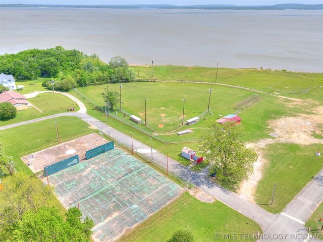 513 N J Street, Eufaula, OK 74432