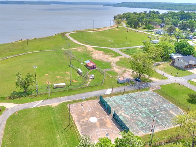 513 N J Street, Eufaula, OK 74432
