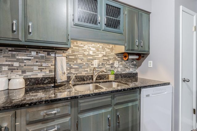 6116 Hickory Hill Lane, Evansville, IN 47710