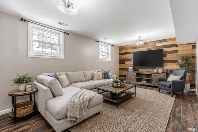 6116 Hickory Hill Lane, Evansville, IN 47710