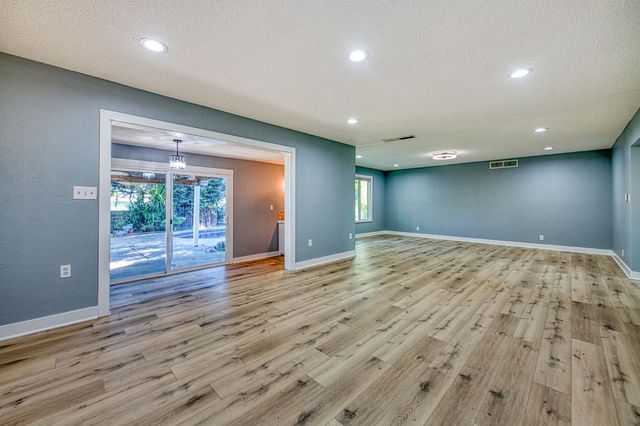 5435 N Bond Street, Fresno, CA 93710