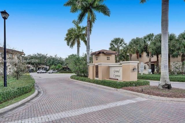 4749 N Grand Cypress Cir N, Coconut Creek, FL 33073