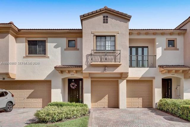 4749 N Grand Cypress Cir N, Coconut Creek, FL 33073