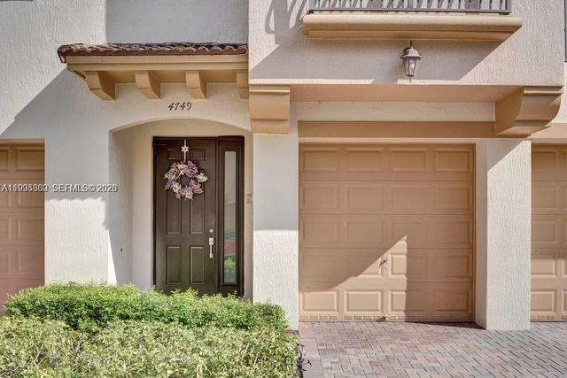 4749 N Grand Cypress Cir N, Coconut Creek, FL 33073