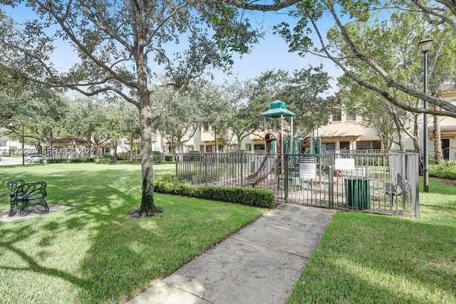 4749 N Grand Cypress Cir N, Coconut Creek, FL 33073
