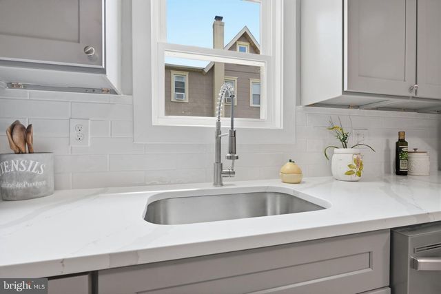 702 CHESTNUT ST, Delanco, NJ 08075