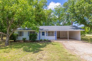 704 N Sixth Street, Bangs, TX 76823