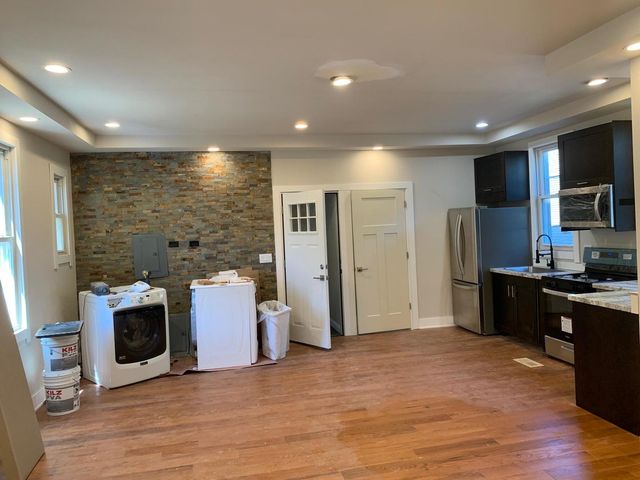 2418 N Washtenaw Avenue 2418, Chicago, IL 60647