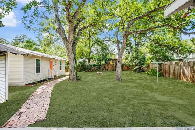 1108 Center, San Antonio, TX 78202