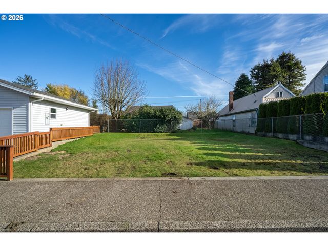 1403 5TH St, Tillamook, OR 97141