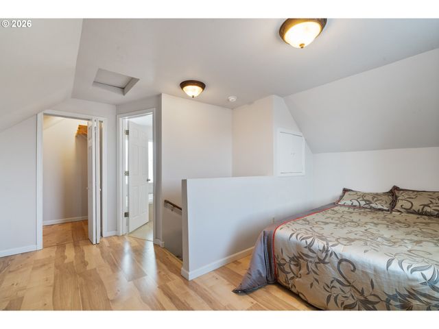 1403 5TH St, Tillamook, OR 97141