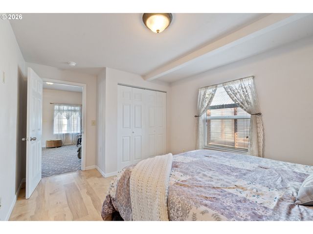 1403 5TH St, Tillamook, OR 97141