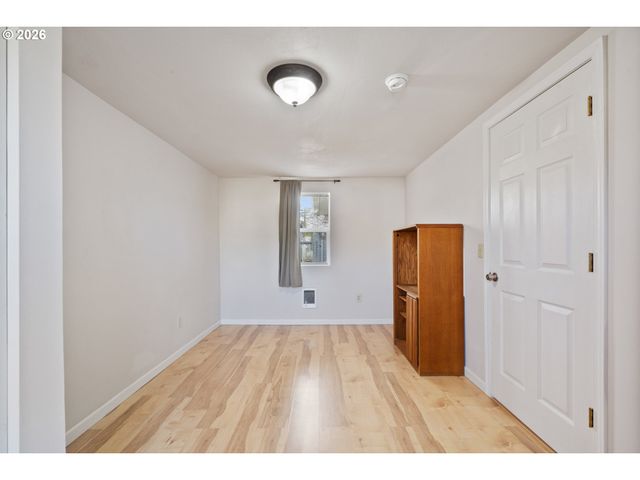 1403 5TH St, Tillamook, OR 97141