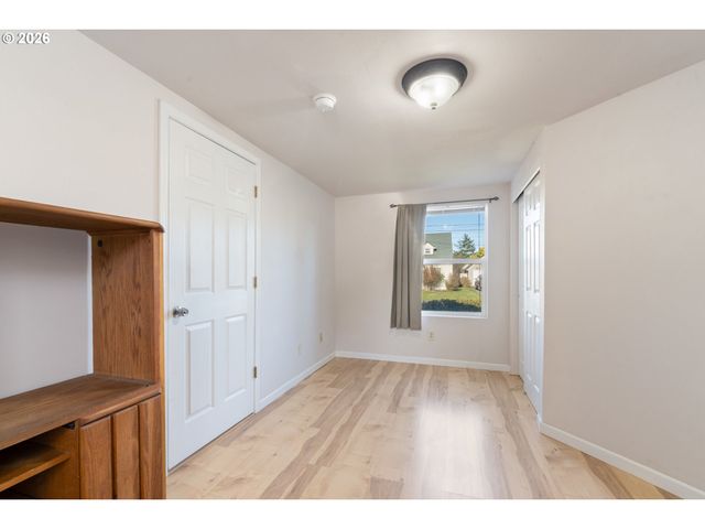 1403 5TH St, Tillamook, OR 97141