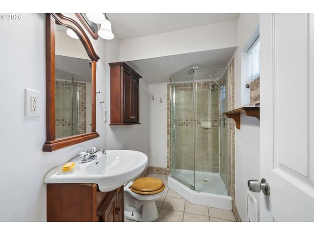 1403 5TH St, Tillamook, OR 97141