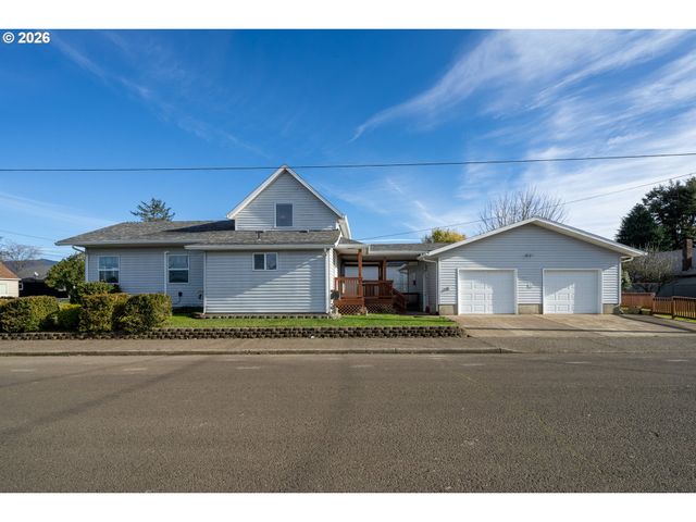 1403 5TH St, Tillamook, OR 97141
