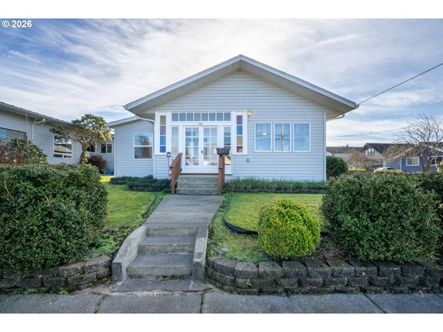 1403 5TH St, Tillamook, OR 97141