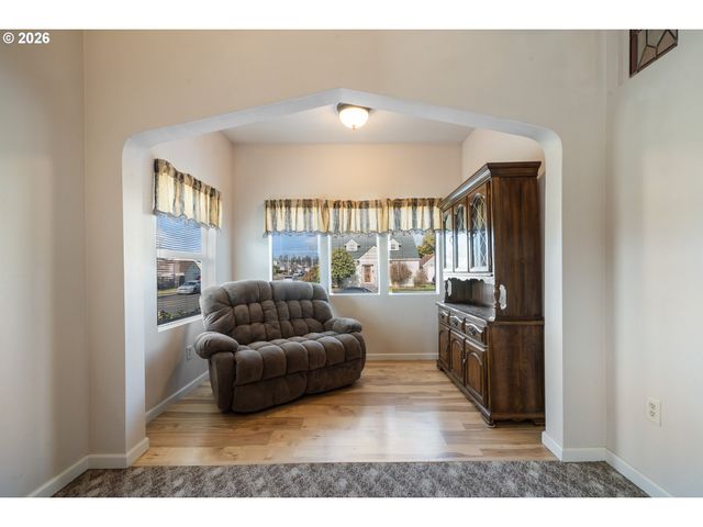 1403 5TH St, Tillamook, OR 97141