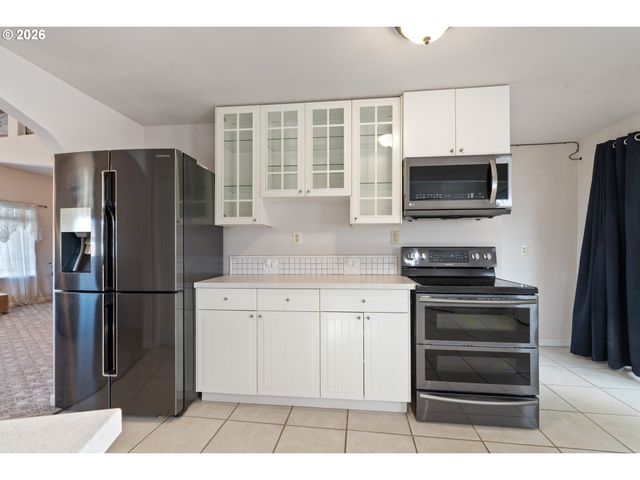 1403 5TH St, Tillamook, OR 97141