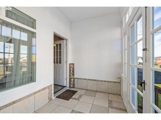 1403 5TH St, Tillamook, OR 97141