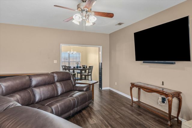 6030 Suncrest Drive, Athens, TX 75752