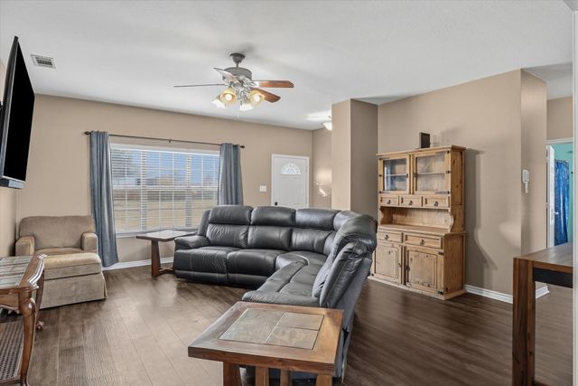 6030 Suncrest Drive, Athens, TX 75752