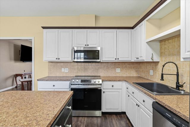 6030 Suncrest Drive, Athens, TX 75752