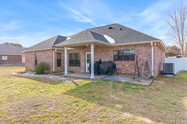 6030 Suncrest Drive, Athens, TX 75752