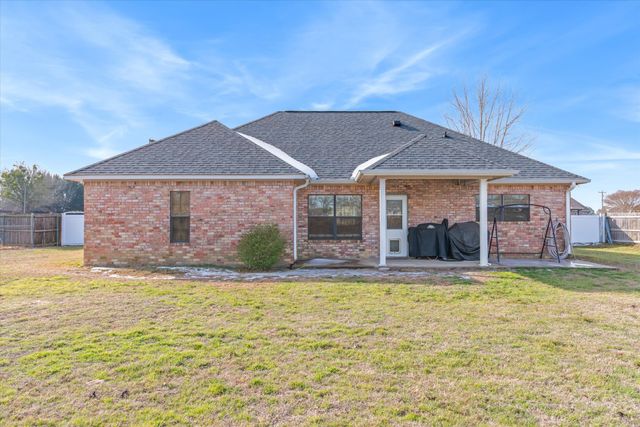 6030 Suncrest Drive, Athens, TX 75752