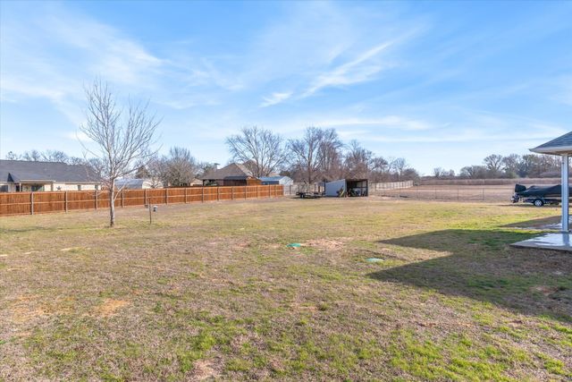 6030 Suncrest Drive, Athens, TX 75752