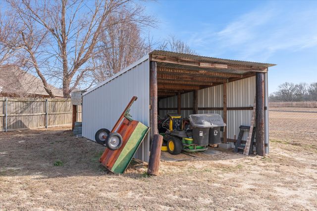 6030 Suncrest Drive, Athens, TX 75752