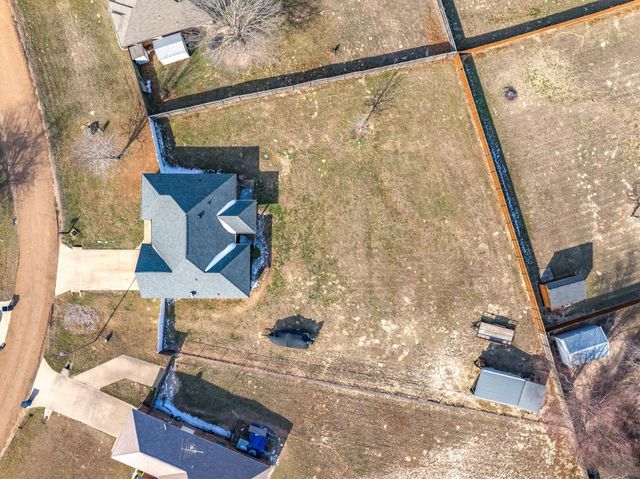 6030 Suncrest Drive, Athens, TX 75752