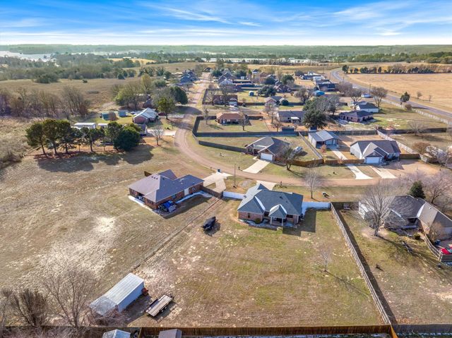 6030 Suncrest Drive, Athens, TX 75752