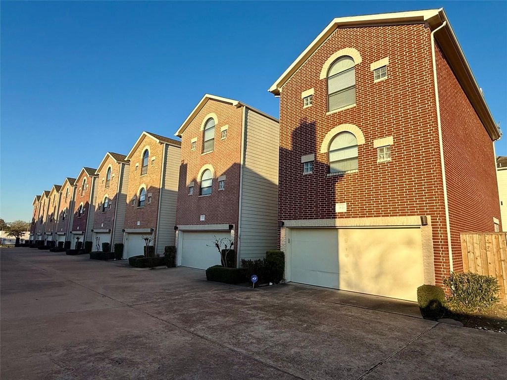 9833 Sandra Ann Court, Houston, TX 77025