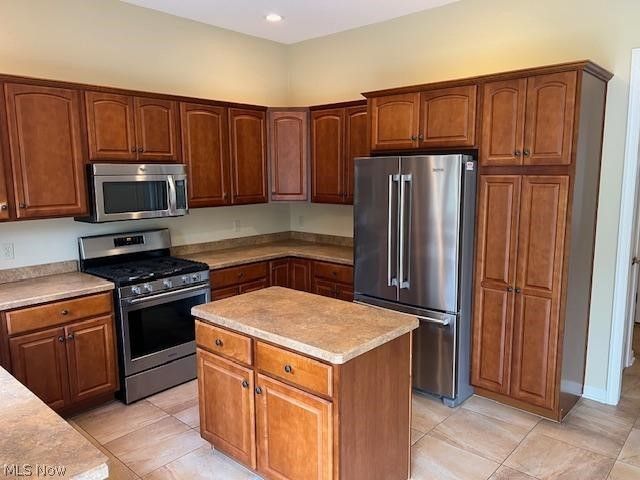 5342 Clingan Trails Boulevard, Struthers, OH 44471