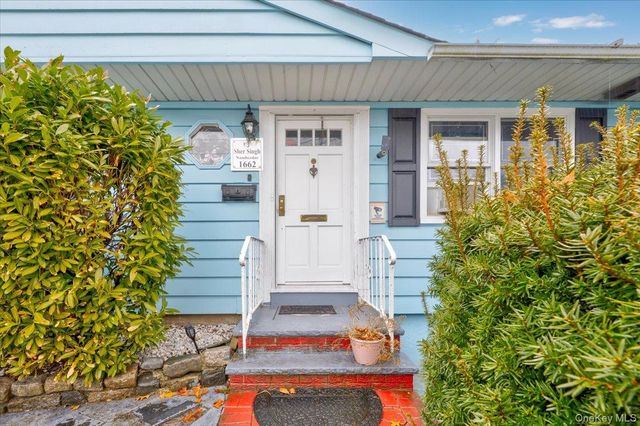 1662 Greenway Boulevard, North Valley Stream, NY 11580