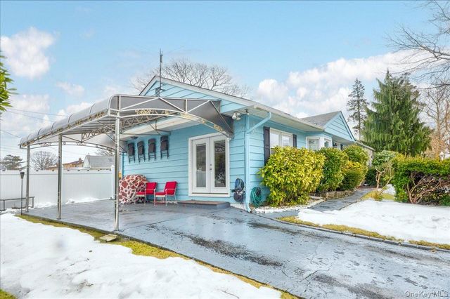 1662 Greenway Boulevard, North Valley Stream, NY 11580