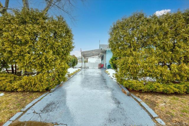 1662 Greenway Boulevard, North Valley Stream, NY 11580