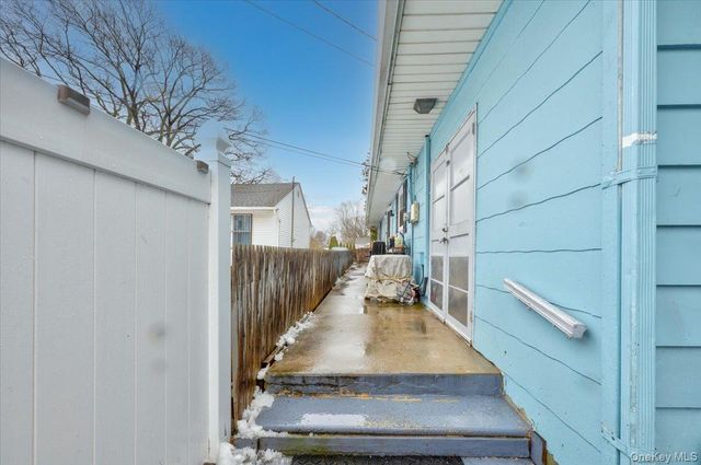 1662 Greenway Boulevard, North Valley Stream, NY 11580