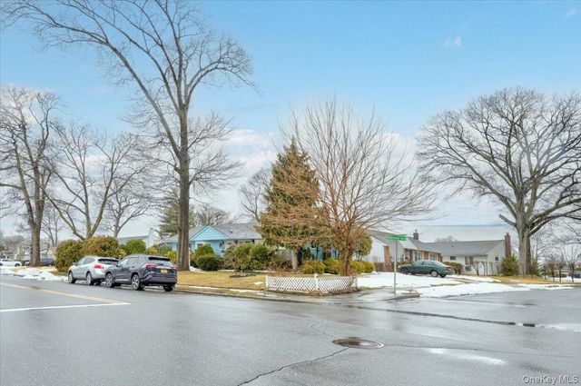 1662 Greenway Boulevard, North Valley Stream, NY 11580