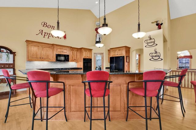 315 Prairie Song DRIVE, Waukesha, WI 53188