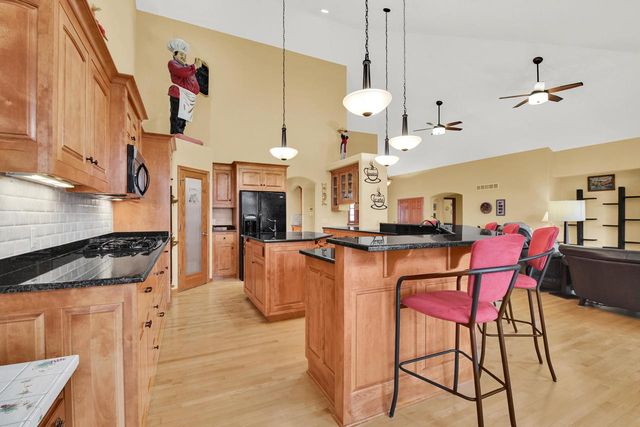 315 Prairie Song DRIVE, Waukesha, WI 53188