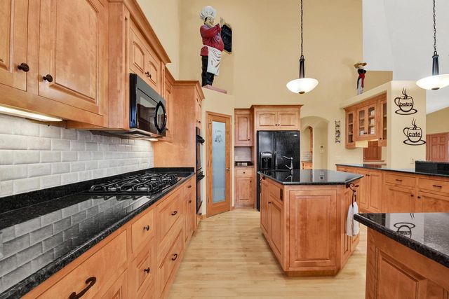 315 Prairie Song DRIVE, Waukesha, WI 53188