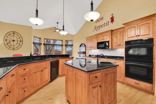 315 Prairie Song DRIVE, Waukesha, WI 53188