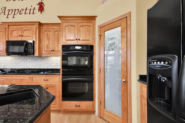 315 Prairie Song DRIVE, Waukesha, WI 53188