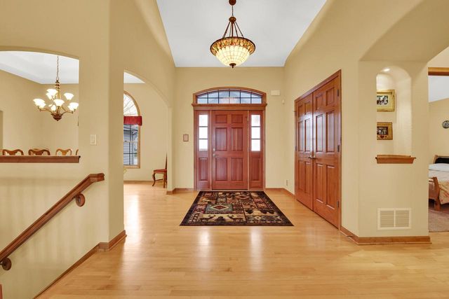 315 Prairie Song DRIVE, Waukesha, WI 53188