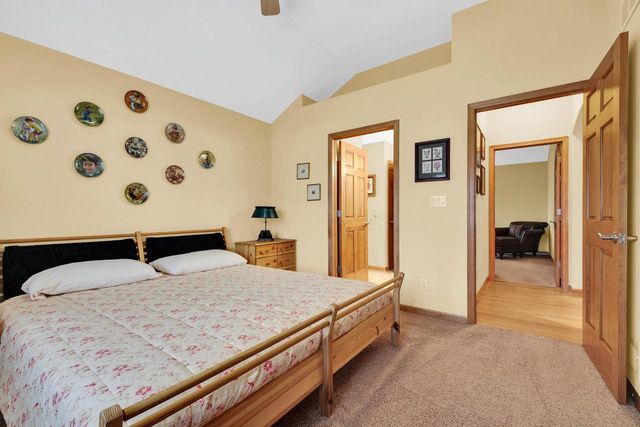 315 Prairie Song DRIVE, Waukesha, WI 53188